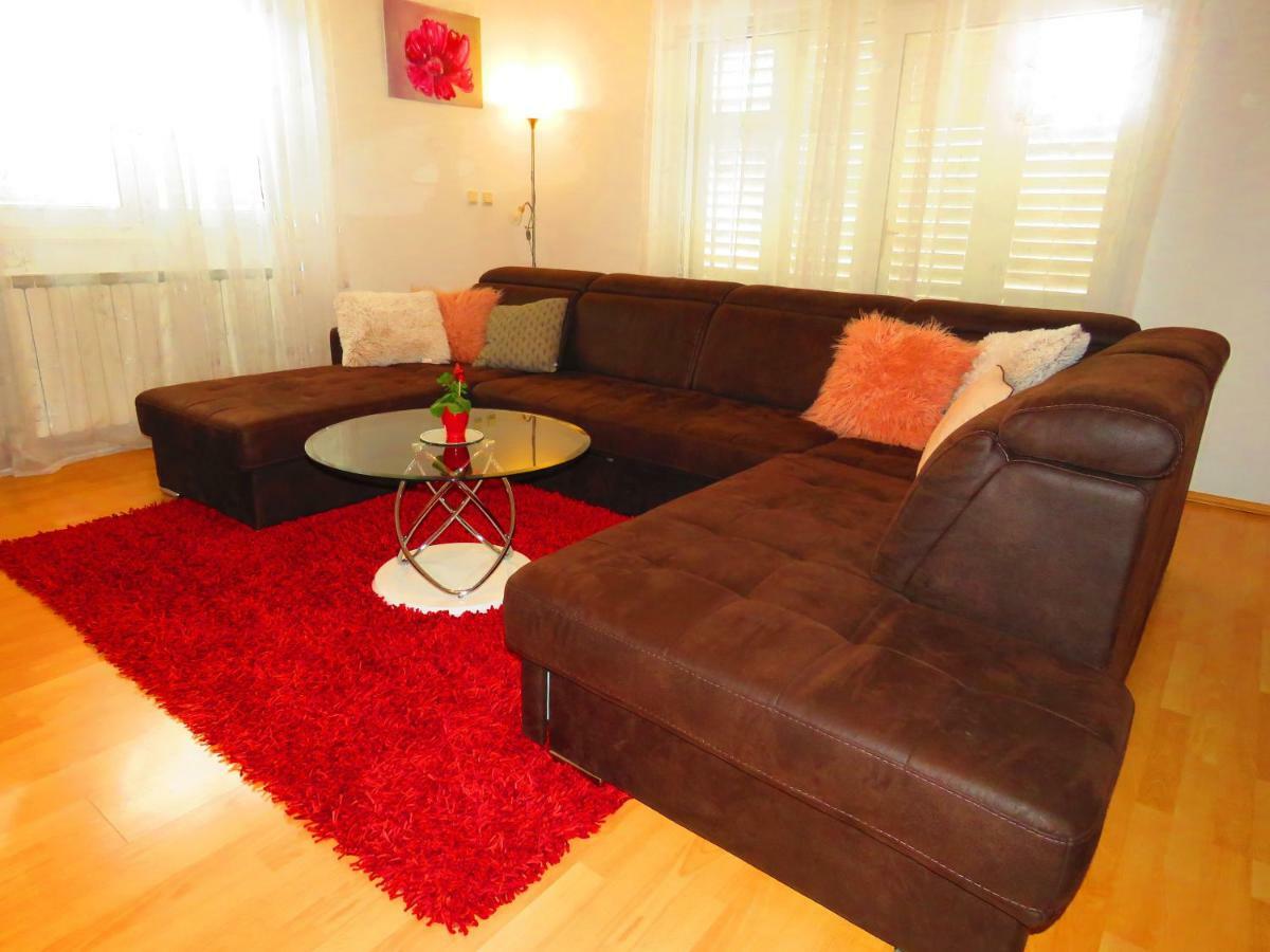 Apartment Smilje ชิเบนิก ภายนอก รูปภาพ